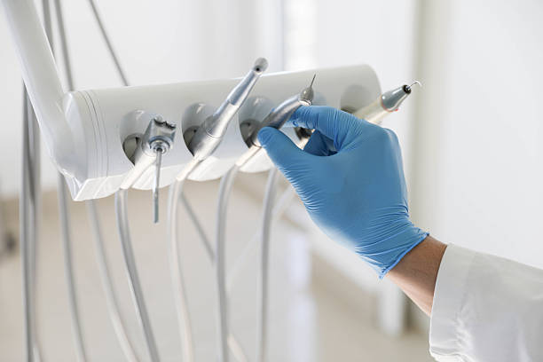 Professional Emergency Dentist technician working in Glencoe, FL